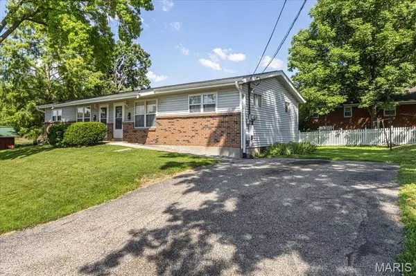 214 E Market ST, Columbia, IL 62236