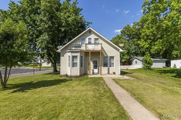 214 E Market ST, Columbia, IL 62236