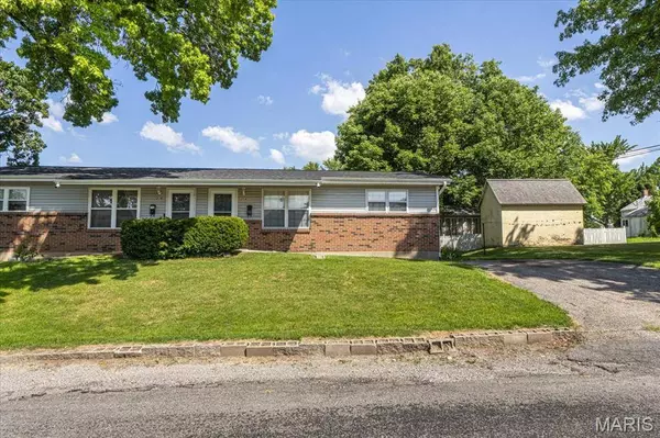 214 E Market ST, Columbia, IL 62236