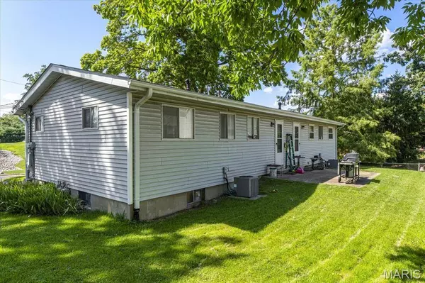 214 E Market ST, Columbia, IL 62236