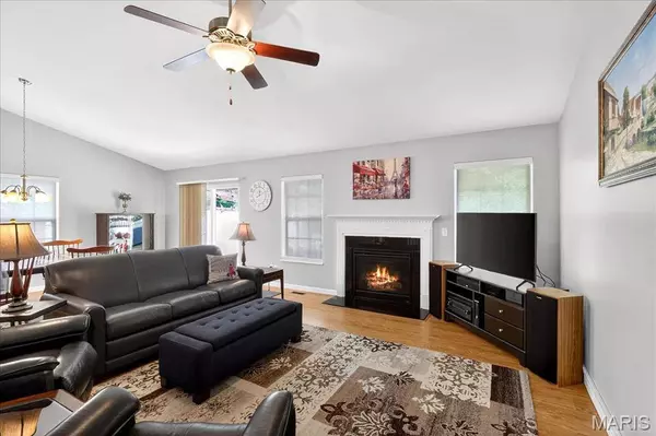 420 Micahs WAY, Columbia, IL 62236