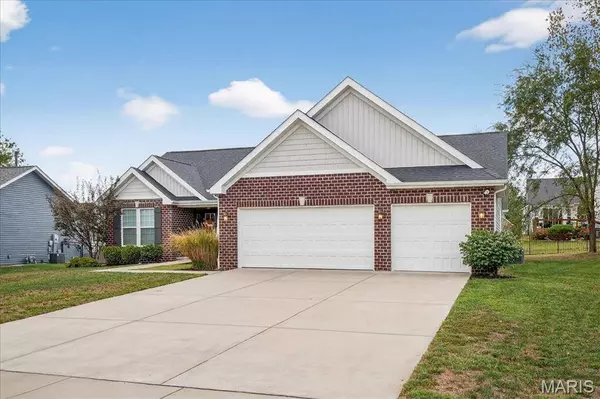 305 Fox Run DR, Columbia, IL 62236