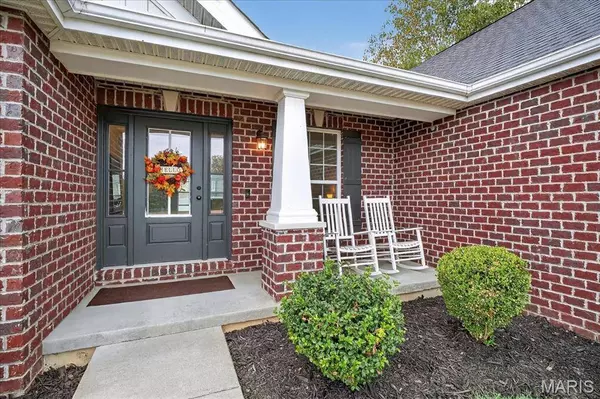 305 Fox Run DR, Columbia, IL 62236