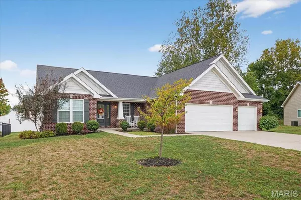 305 Fox Run DR, Columbia, IL 62236