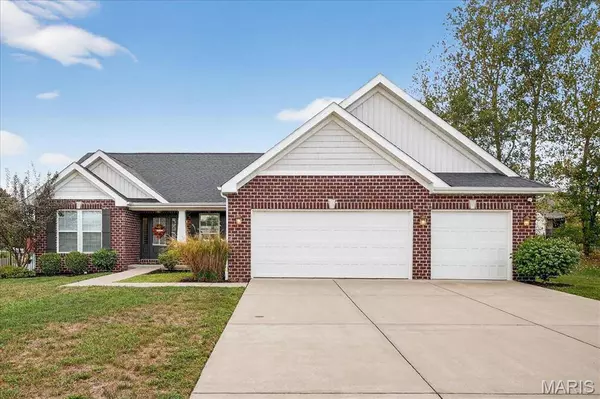 305 Fox Run DR, Columbia, IL 62236