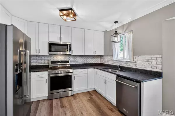 2620 Brookfield CT, Columbia, IL 62236