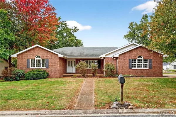 201 Oak Tree DR, Columbia, IL 62236