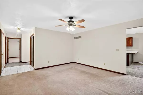 201 Oak Tree DR, Columbia, IL 62236