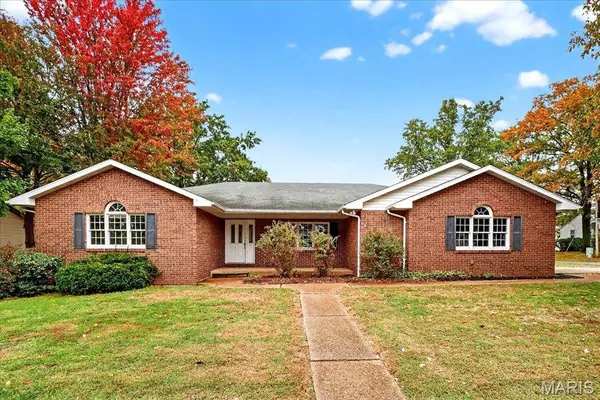 201 Oak Tree DR, Columbia, IL 62236