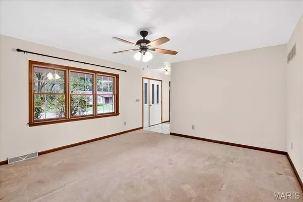 201 Oak Tree DR, Columbia, IL 62236