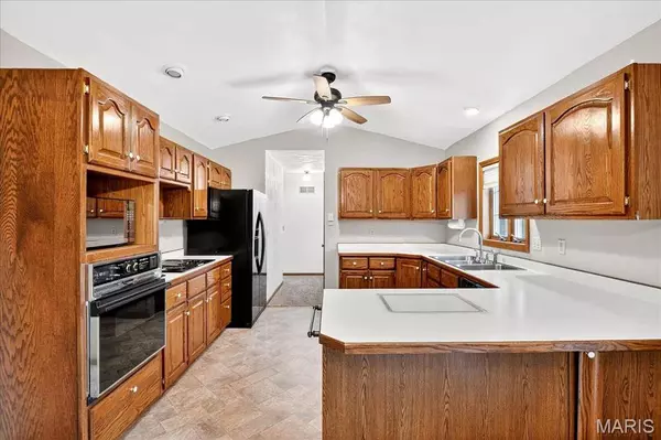 201 Oak Tree DR, Columbia, IL 62236