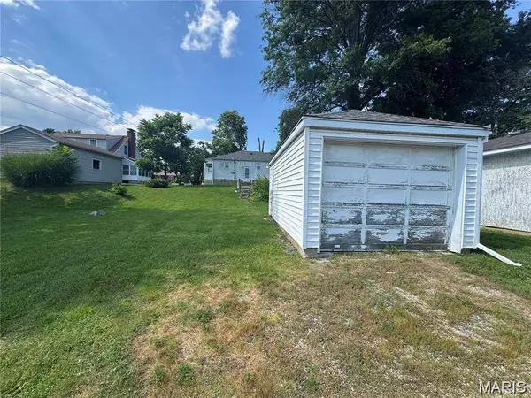 508 W Legion AVE, Columbia, IL 62236