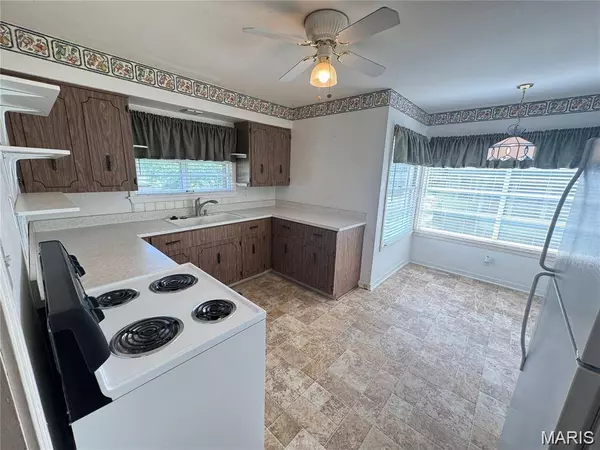 508 W Legion AVE, Columbia, IL 62236