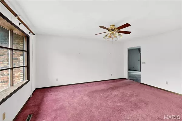 437 Westpark DR, Columbia, IL 62236