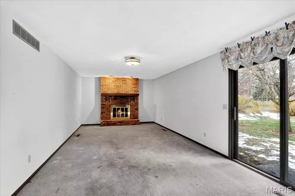 437 Westpark DR, Columbia, IL 62236