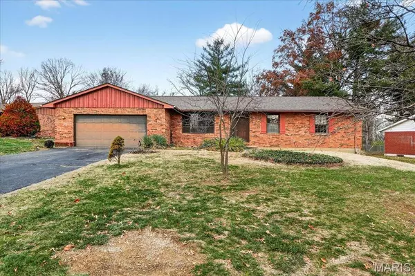 437 Westpark DR, Columbia, IL 62236