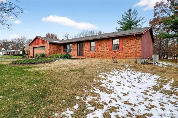 437 Westpark DR, Columbia, IL 62236