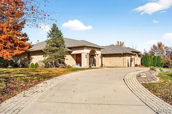 1504 Gedern DR, Columbia, IL 62236