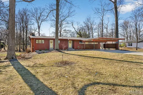 510 Gilmore Lake RD, Columbia, IL 62236