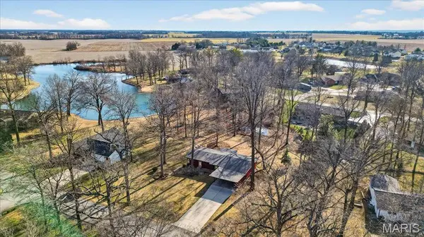 510 Gilmore Lake RD, Columbia, IL 62236