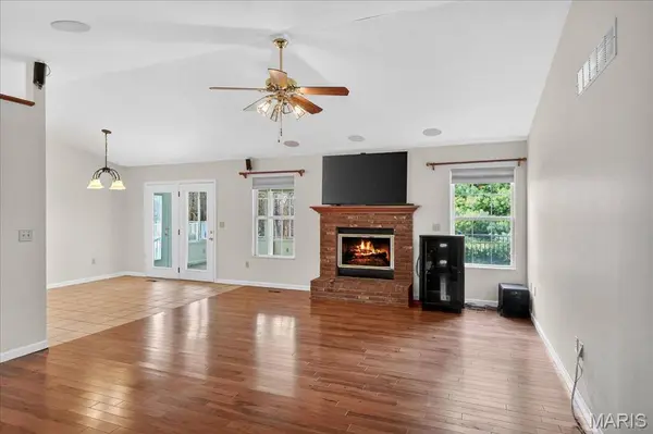 307 Longview DR, Columbia, IL 62236