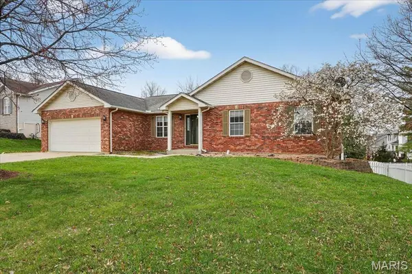 307 Longview DR, Columbia, IL 62236