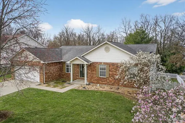 307 Longview DR, Columbia, IL 62236