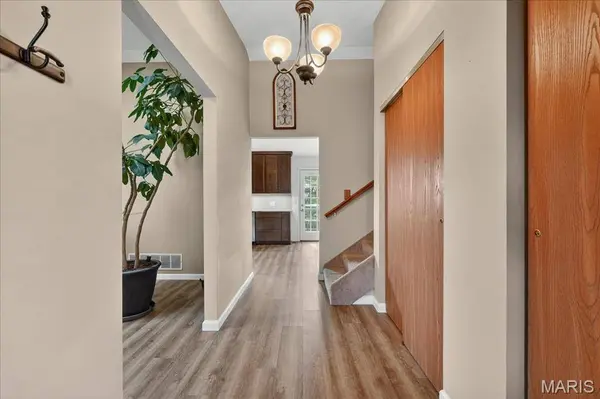 943 Meadowview LN, Columbia, IL 62236