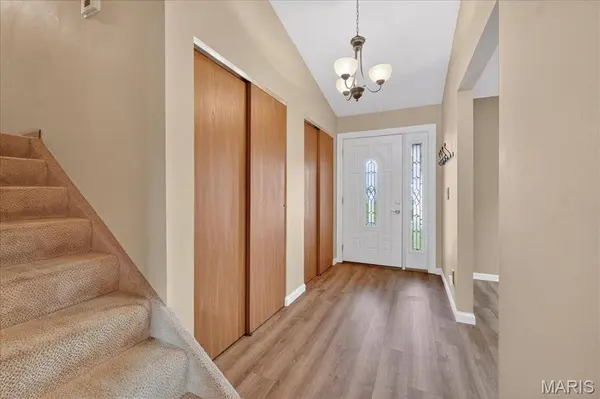 943 Meadowview LN, Columbia, IL 62236