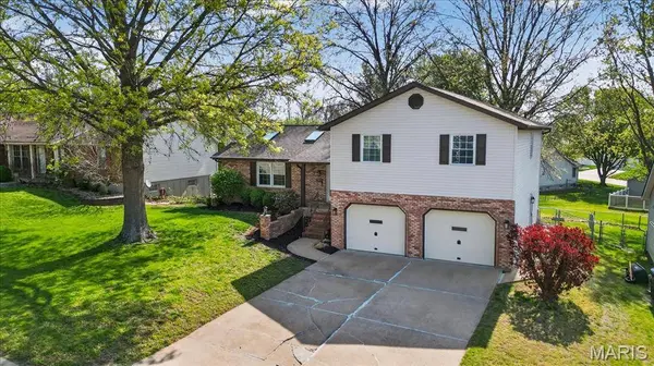 943 Meadowview LN, Columbia, IL 62236