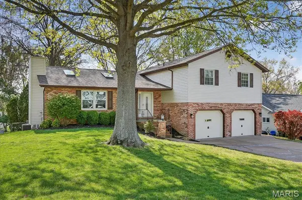 943 Meadowview LN, Columbia, IL 62236