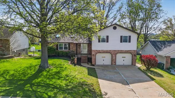 943 Meadowview LN, Columbia, IL 62236