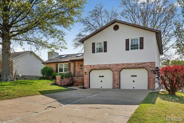 943 Meadowview LN, Columbia, IL 62236