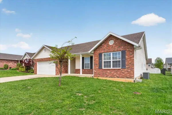 1104 Maplewood LN, Waterloo, IL 62298