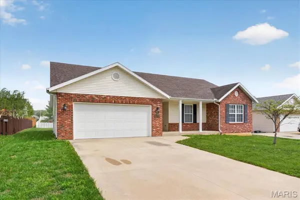 1104 Maplewood LN, Waterloo, IL 62298