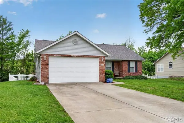 152 Gall RD, Columbia, IL 62236