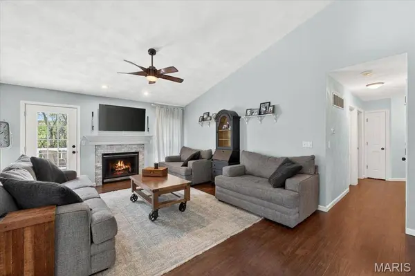 152 Gall RD, Columbia, IL 62236