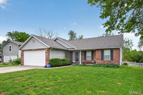 152 Gall RD, Columbia, IL 62236