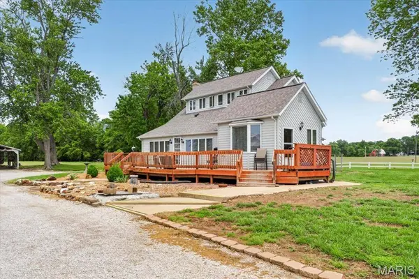 8660 Huch LN, Columbia, IL 62236