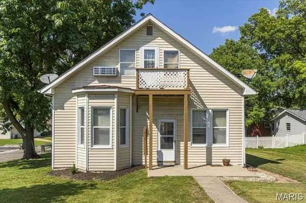 214 E Market ST, Columbia, IL 62236