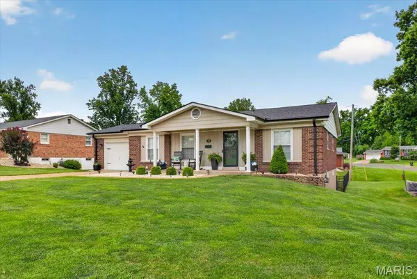 965 N Metter AVE, Columbia, IL 62236