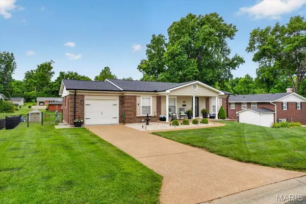 965 N Metter AVE, Columbia, IL 62236