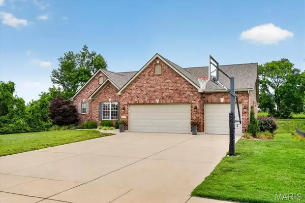 607 W Laura CT, Columbia, IL 62236
