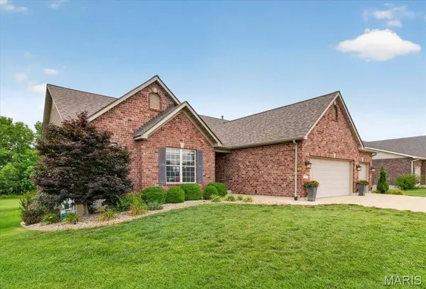 607 W Laura CT, Columbia, IL 62236