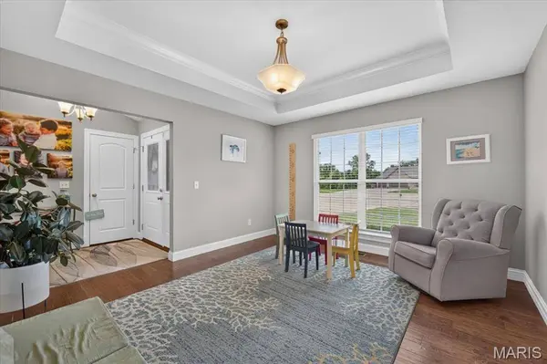 607 W Laura CT, Columbia, IL 62236