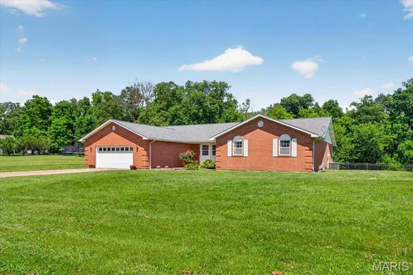 813 E Haven DR, Waterloo, IL 62298