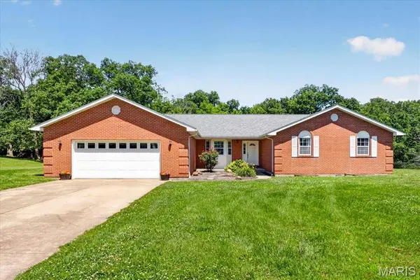 813 E Haven DR, Waterloo, IL 62298