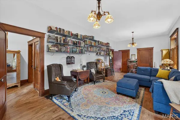 634 N Metter AVE, Columbia, IL 62236