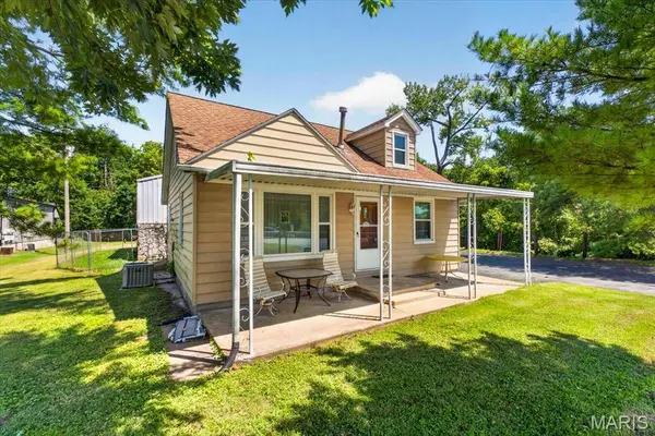 908 S Main ST, Columbia, IL 62236