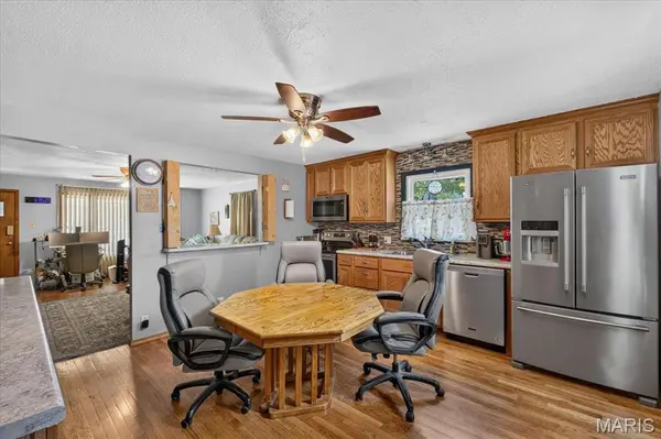 908 S Main ST, Columbia, IL 62236